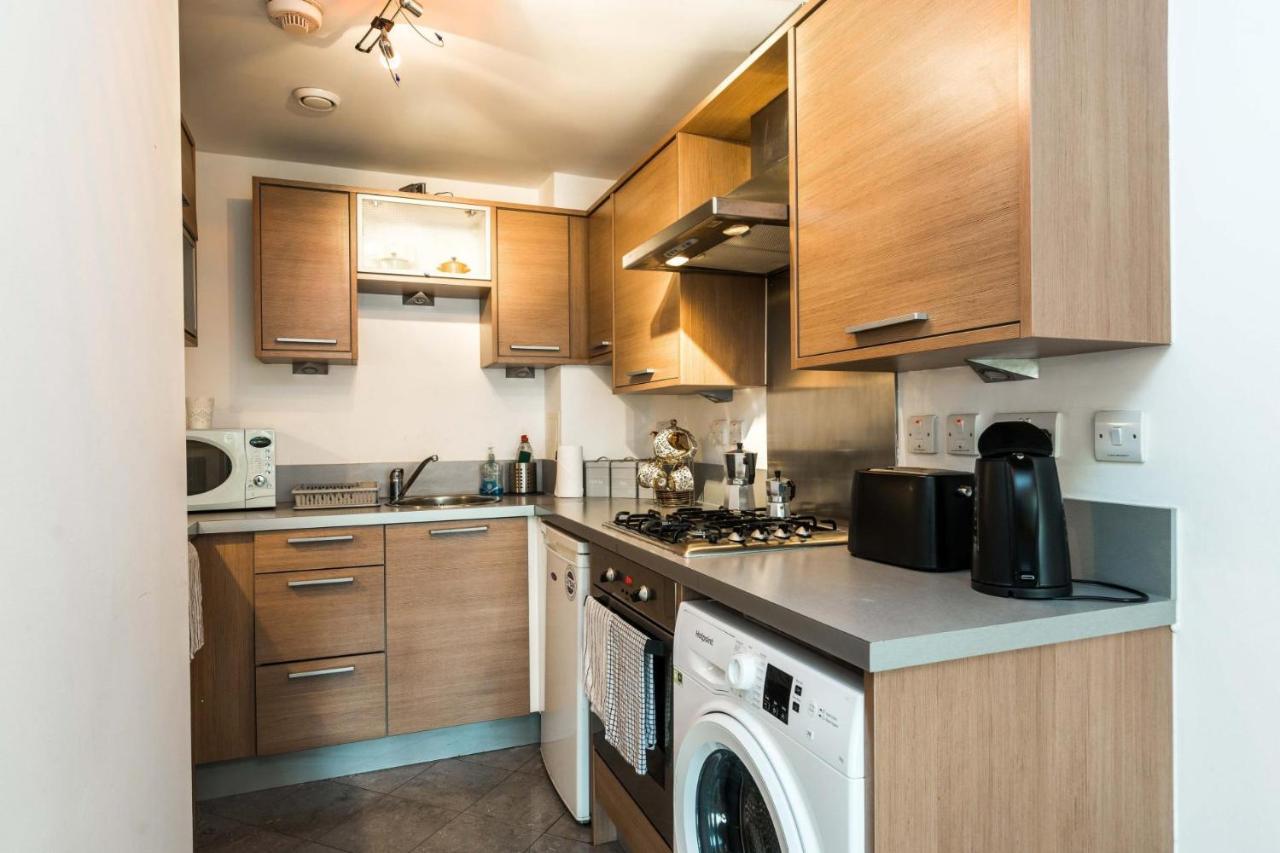 Modern Apartment In ลอนดอน ภายนอก รูปภาพ