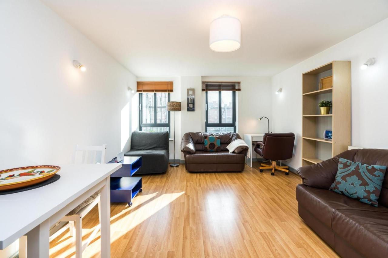 Modern Apartment In ลอนดอน ภายนอก รูปภาพ