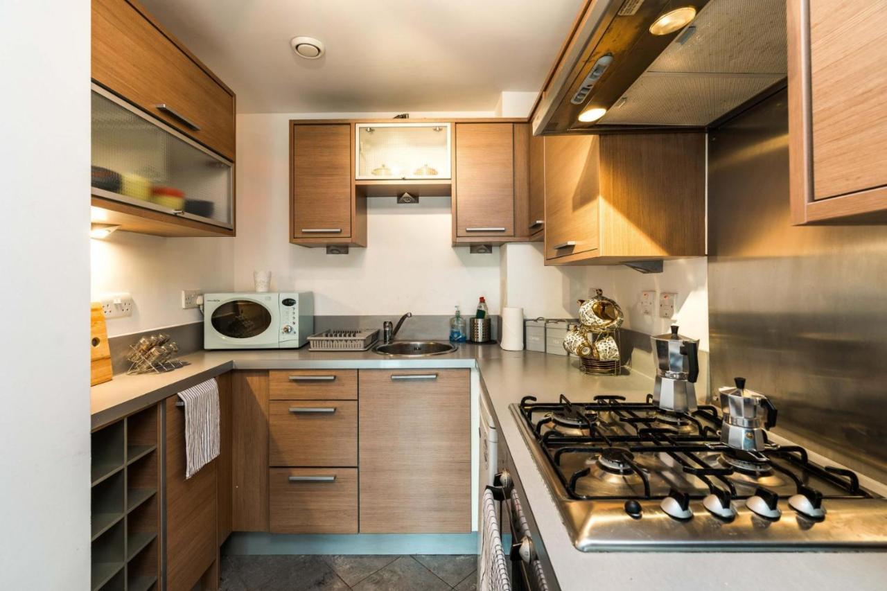 Modern Apartment In ลอนดอน ภายนอก รูปภาพ