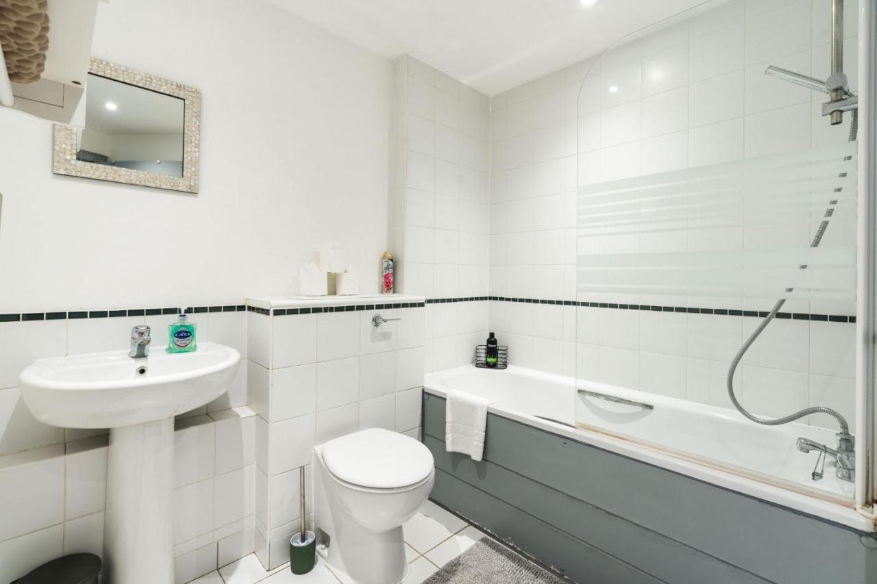 Modern Apartment In ลอนดอน ภายนอก รูปภาพ