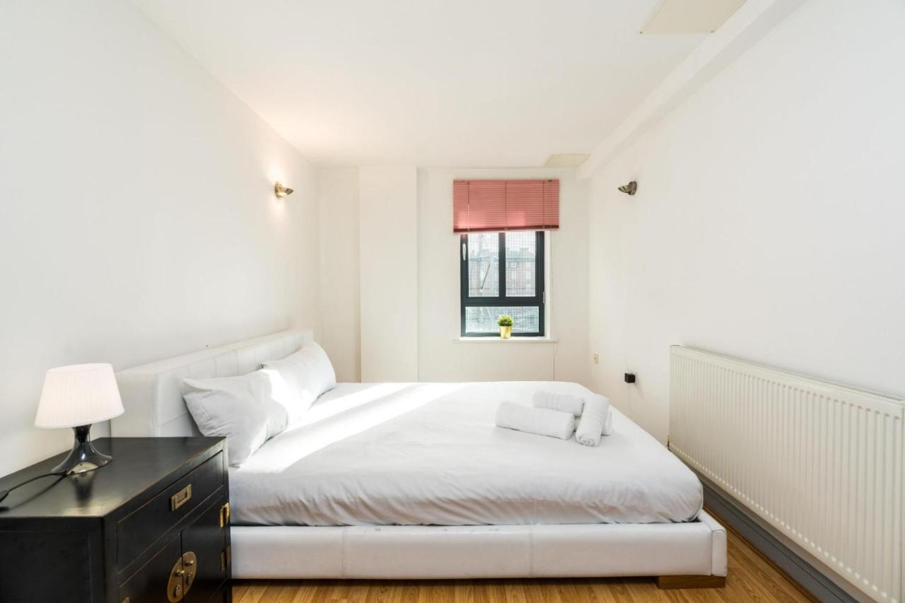 Modern Apartment In ลอนดอน ภายนอก รูปภาพ